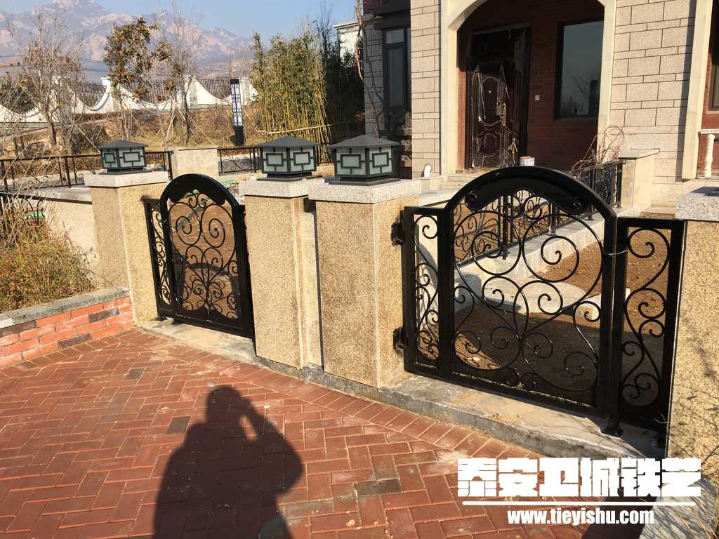 紫郡铁艺小门