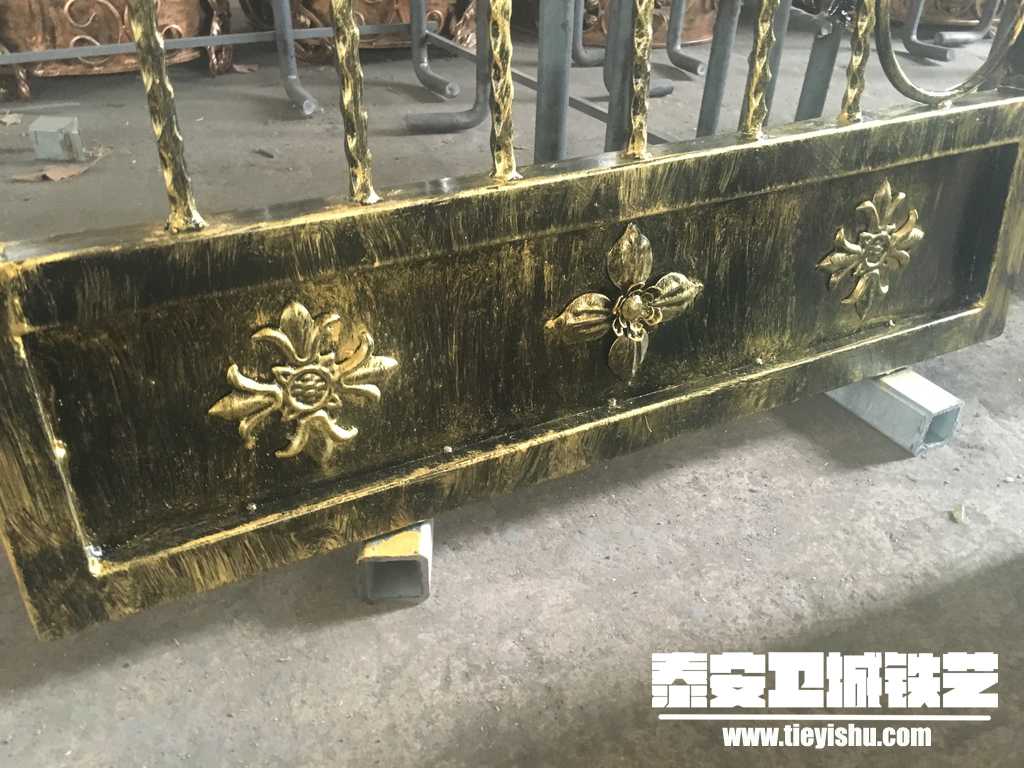 前山客栈铁艺大门