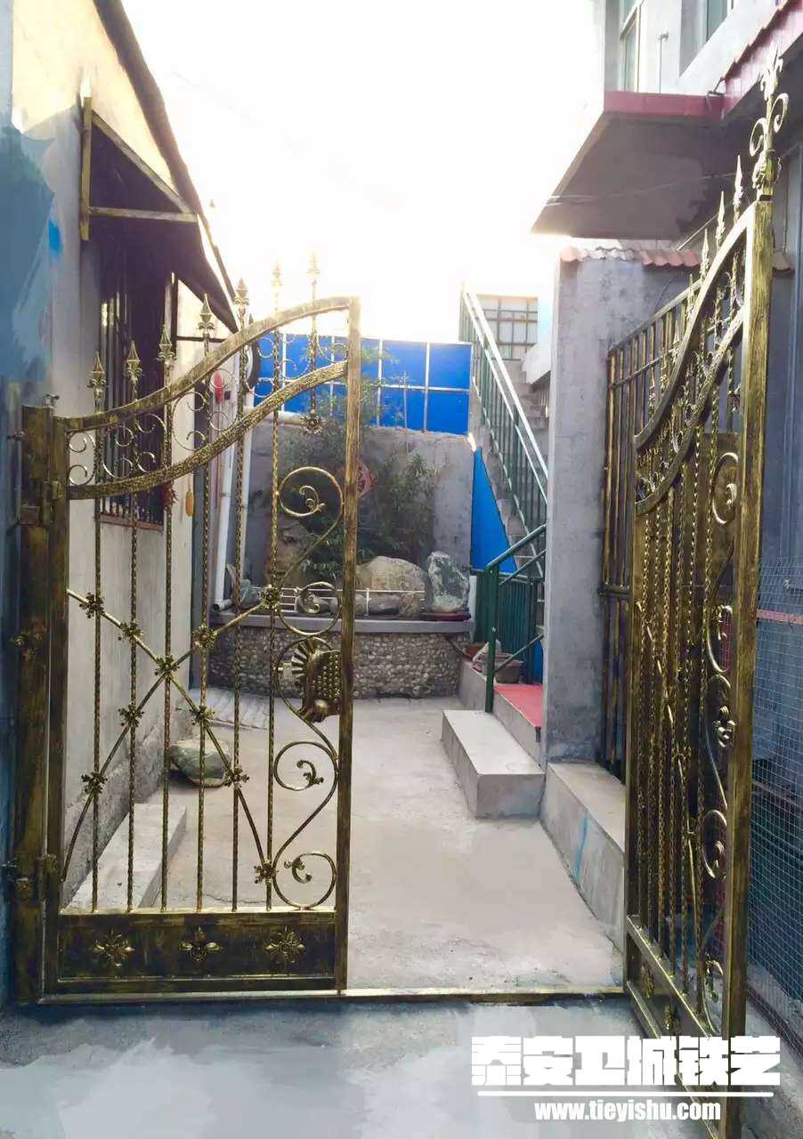 前山客栈铁艺大门