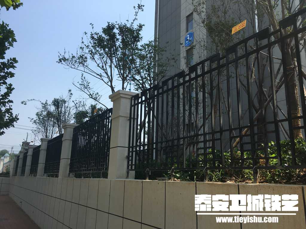 龙居苑铁艺围墙