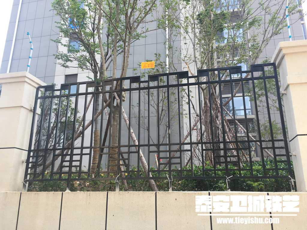 龙居苑铁艺围墙