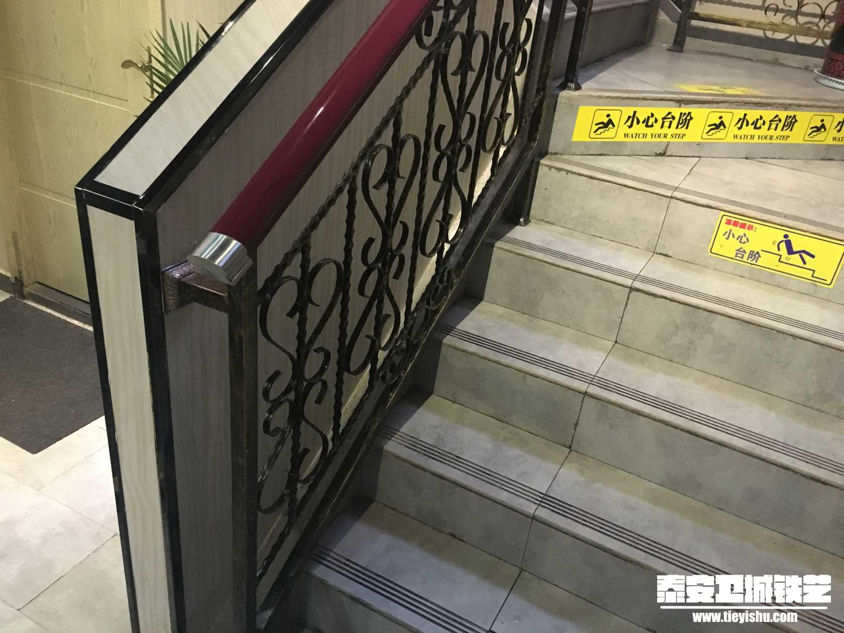 小弄堂餐厅项目铁艺扶手