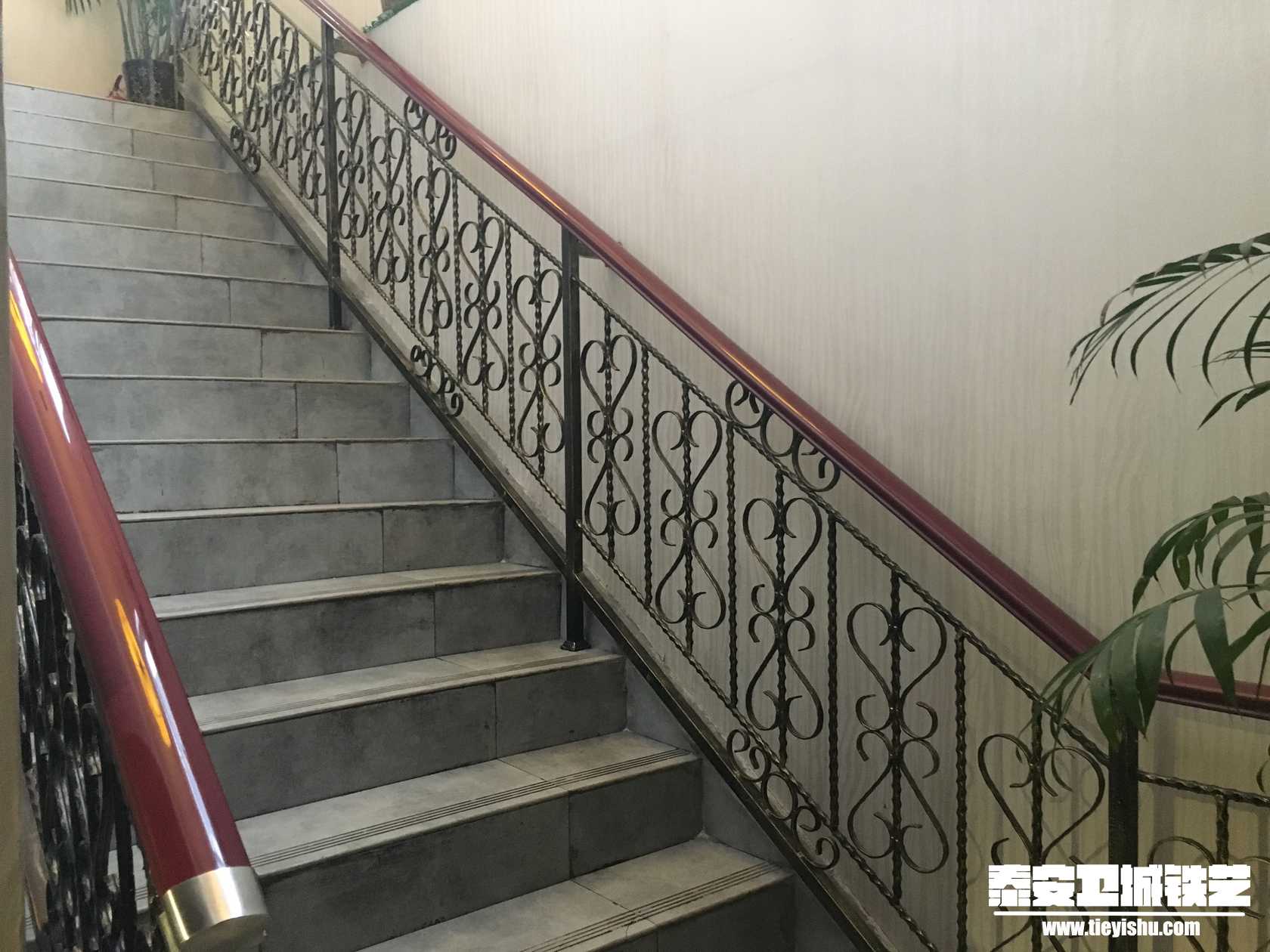 小弄堂餐厅项目铁艺扶手