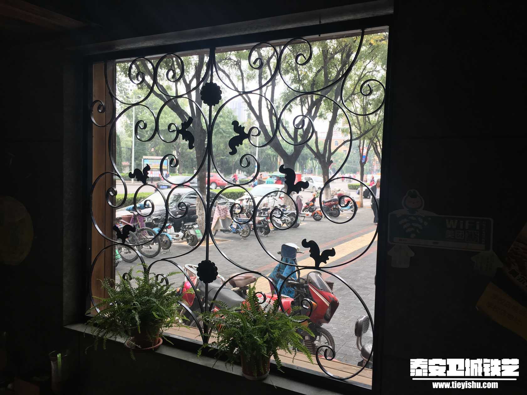 铁艺护窗THC201603（泰安咖啡店）