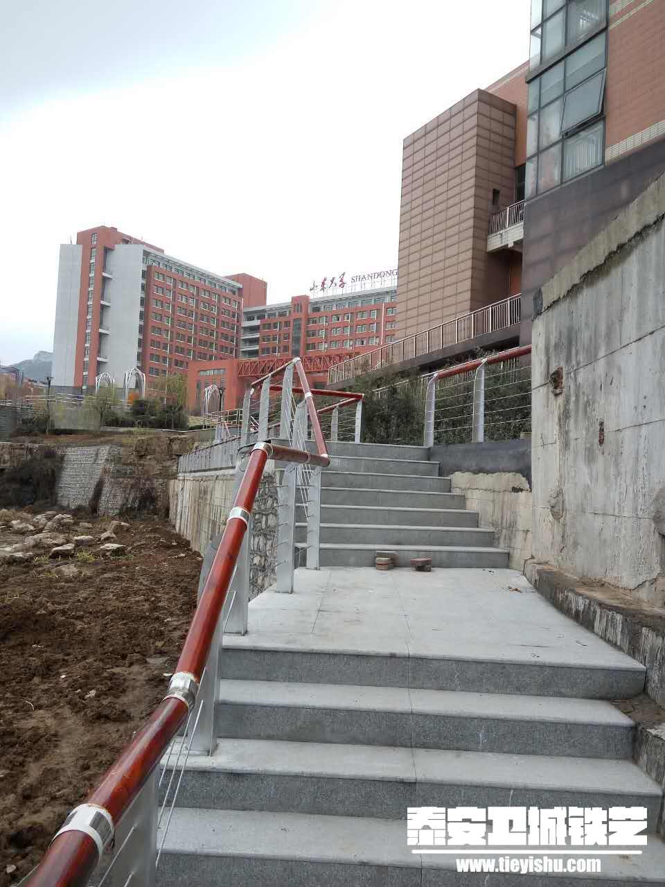 铁艺扶手TFS201631-山东大学二环南路校区