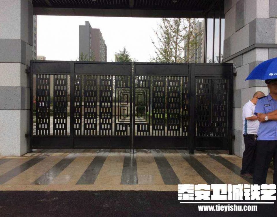 华勤集团兖州锦绣城项目在卫城铁艺订购了铁艺大门