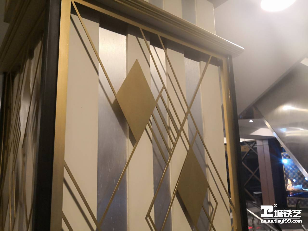 铁艺墙饰|立柱造型TQS2103-案例赏析-实景拍摄四