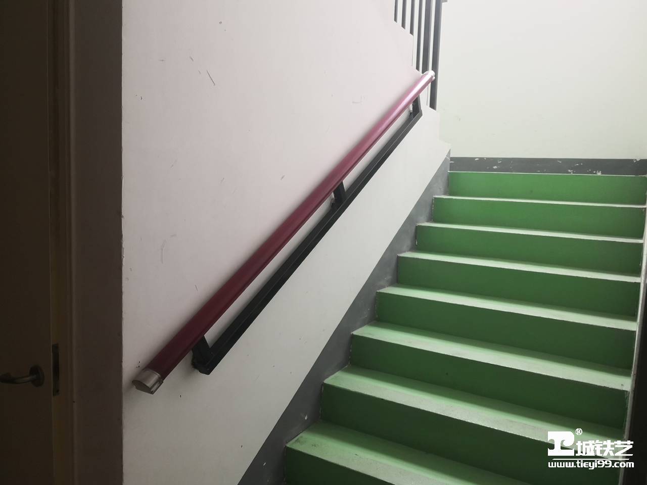 铁艺扶手|旋转楼梯扶手TFS2112-案例赏析-实景拍摄一