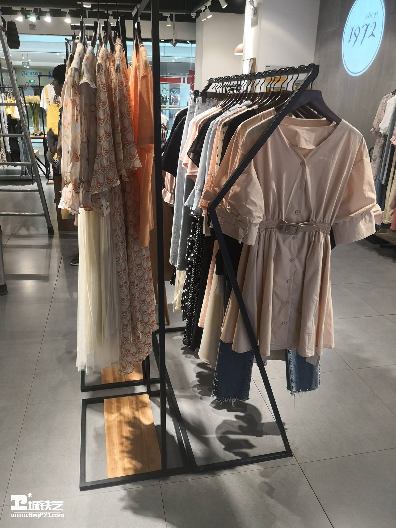铁艺衣架/铁艺货架/铁艺置物架THJ2126-图4