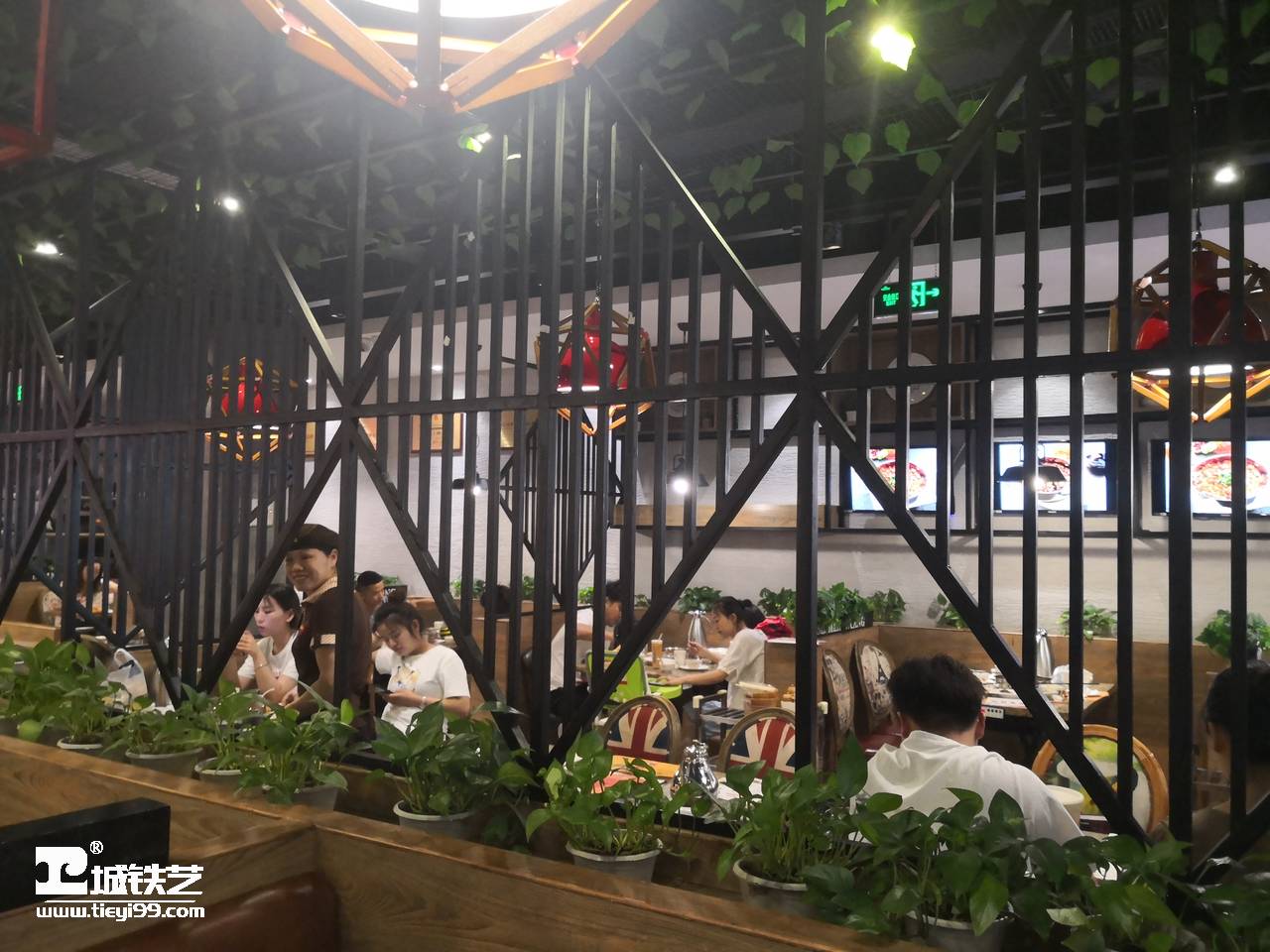 铁艺隔断-屏风隔断TGD2182-图2