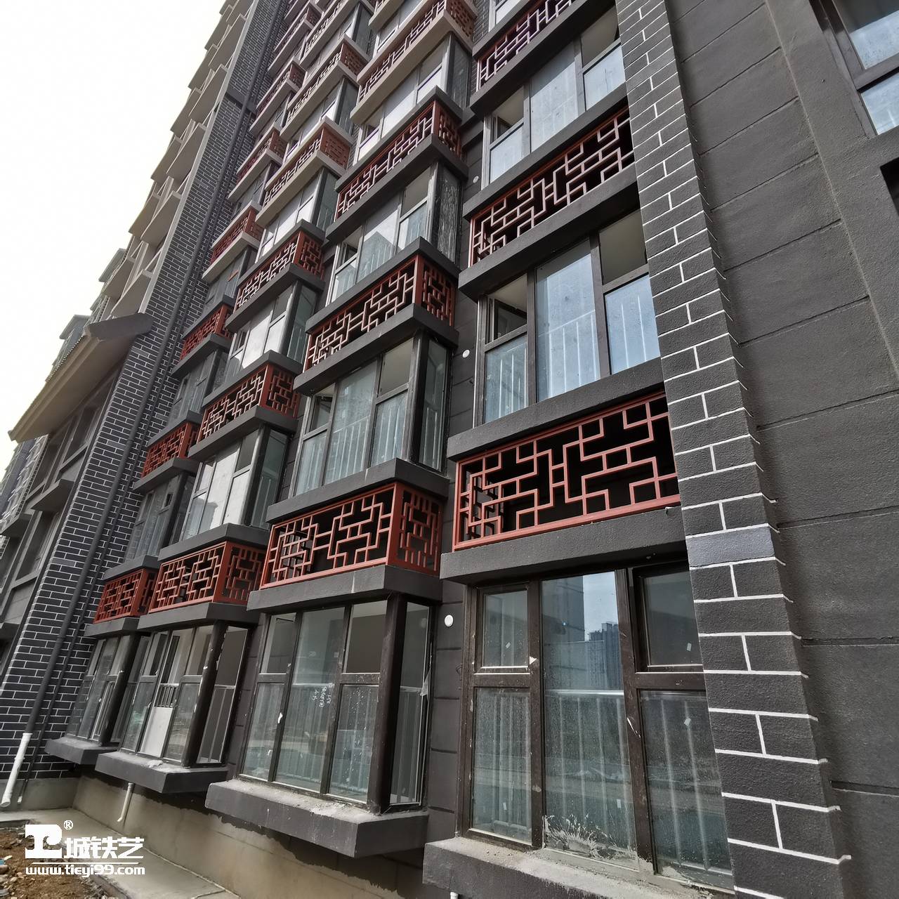 铁艺护栏/铁艺栏杆/空调护栏THL2172-实景图4